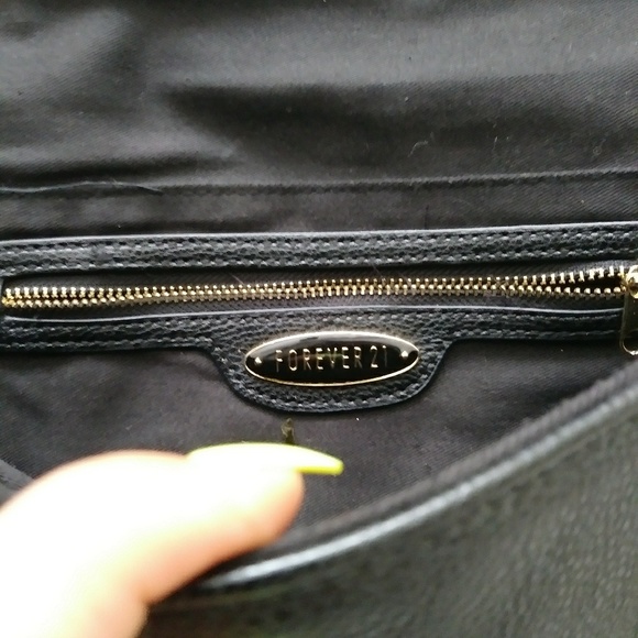 Black Purse w/ Side zipper detail - Picture 6 of 8